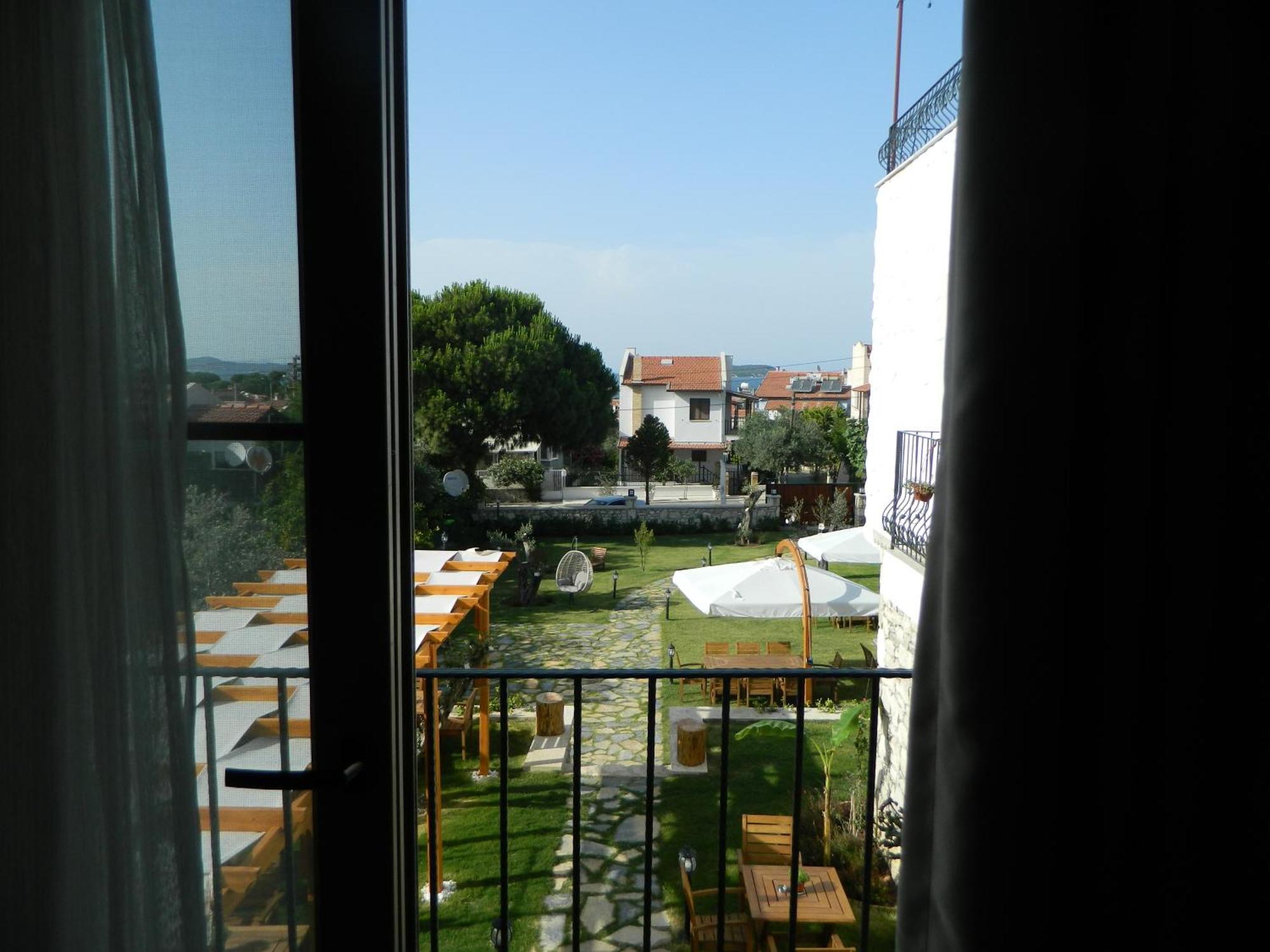 Huzurla Otel Измир Экстерьер фото